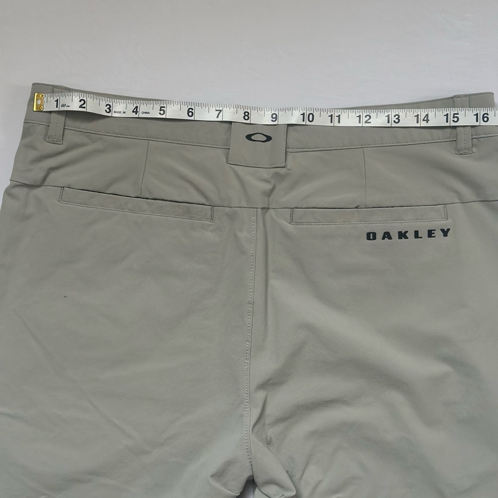 Oakley Men's Stone Gray Take Pro 3.0 Golf Flat Front Shorts Size 32 Regular Fit - Picture 5 of 10